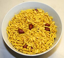 Sev mamra, puffed rice, peanuts and fried seasoned noodles