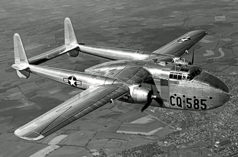 File:C-82A Packet CQ-585.jpg