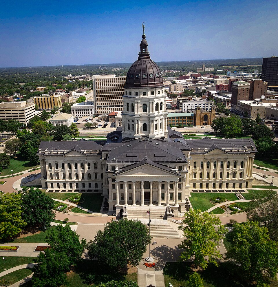 File:Kansas Capitol.jpg