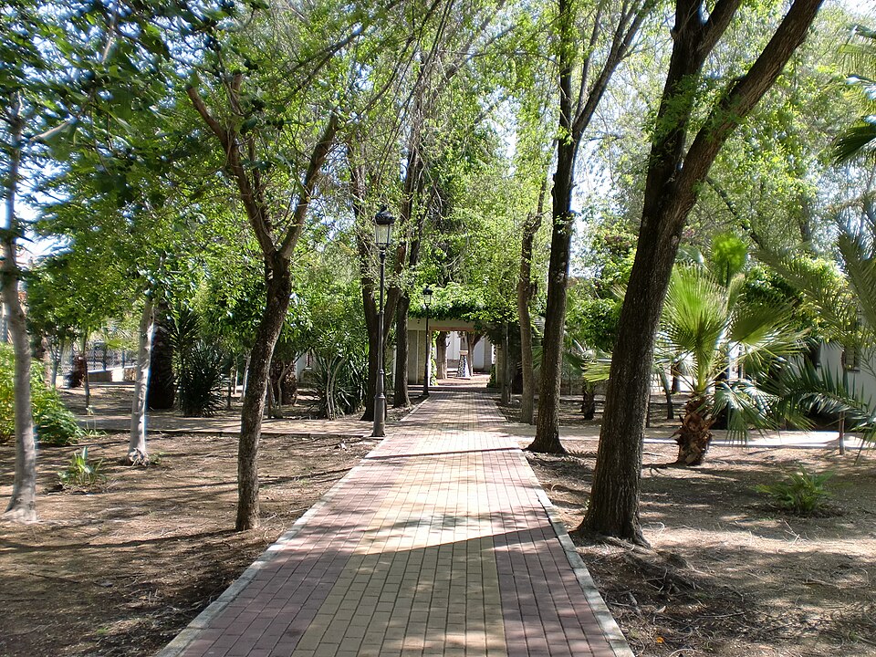 File:Parque Antonio Martín Delgado.JPG