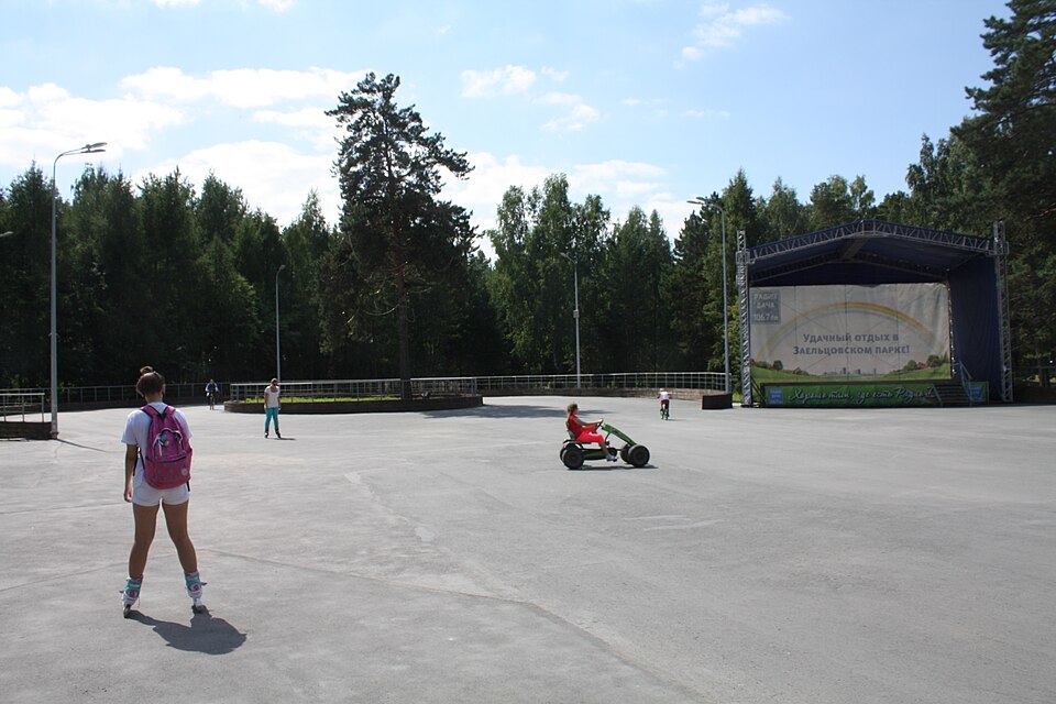 File:Zayeltsovsky Park, Novosibirsk 10.jpg