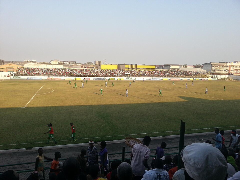 File:Campo do ferroviario da beira.jpg