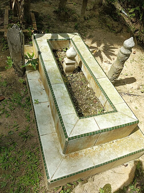File:Hasbollah Daud's Grave.jpg