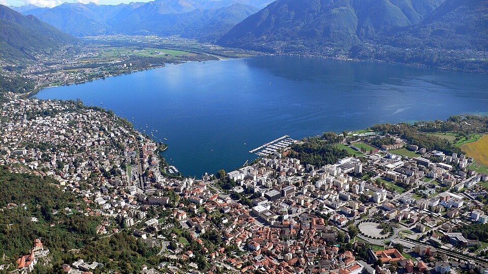 File:Locarno porto - panoramio.jpg