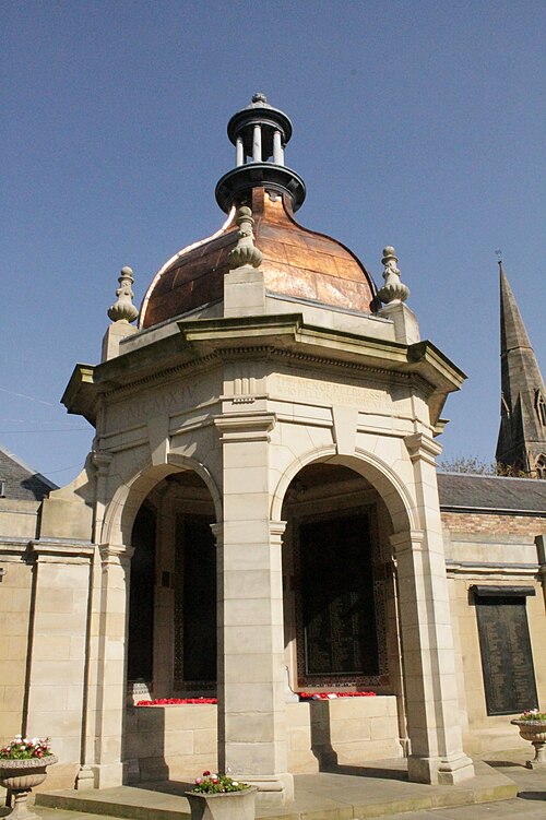 File:Peebles War Memorial.jpg