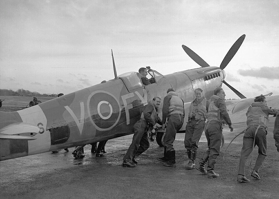 File:SpitfireIX611a.jpg