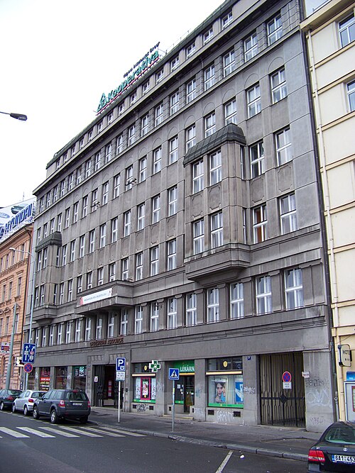 File:Těšnov, dům družstevní asociace.jpg