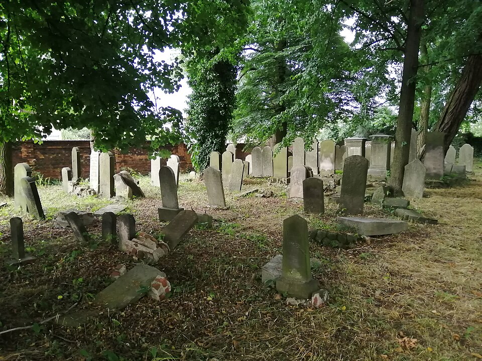 File:Tarnowskie Góry Cmentarz Żydowski 66.jpg
