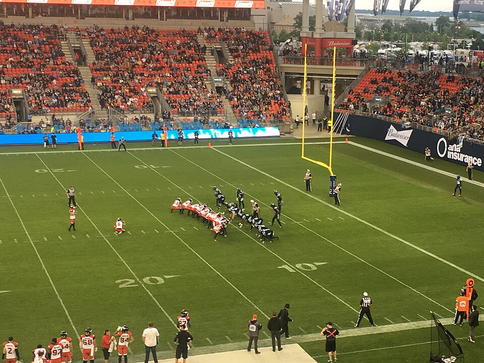 File:2018 CGY at TOR, Field Goal.jpg