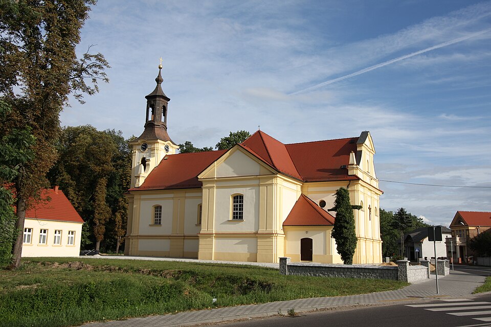 File:54894 Chobienice kosciol.JPG