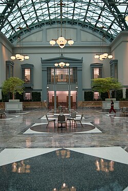 Winter garden of the Harold Washington Library, by Hammond, Beeby & Babka, 1991