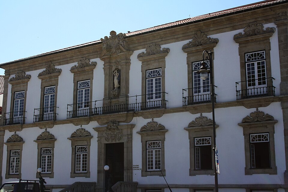 File:Cine-teatro1.jpg