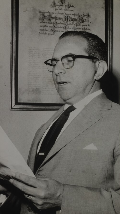 File:Miguel Reale (1962).tif
