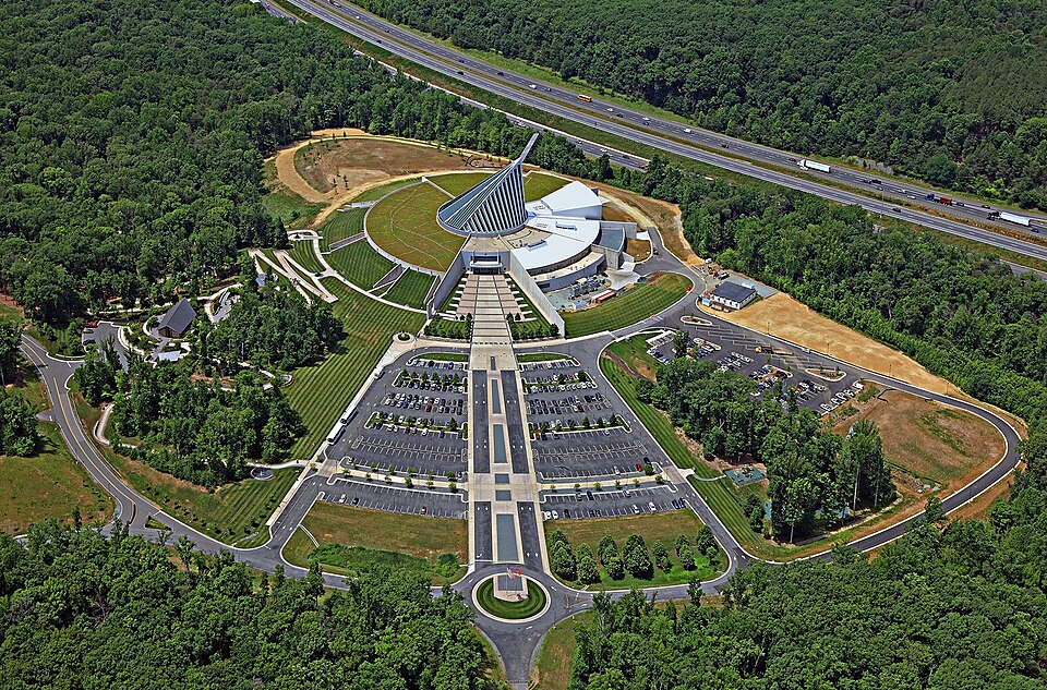 File:NationalMuseumMarineCorps2.jpg