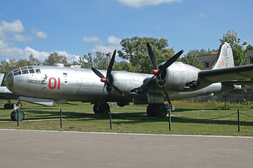 File:Tupolev Tu-4 01 red (10255123433).jpg