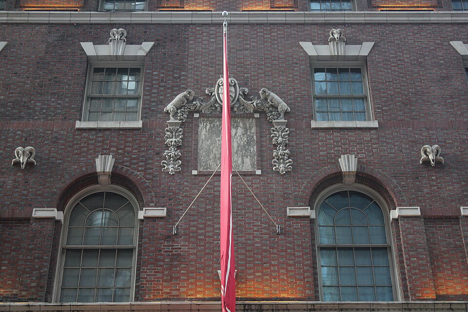 File:W 44 St Dec 2021 85.jpg