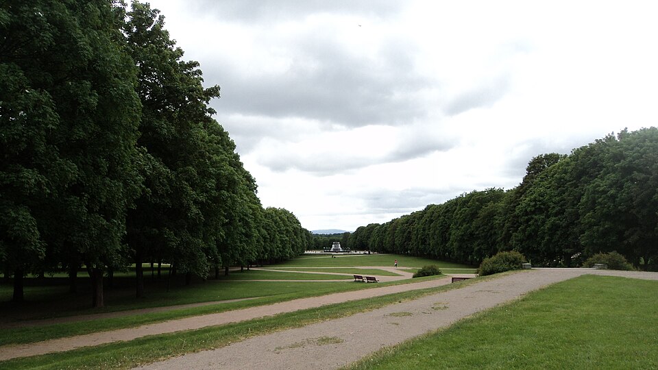 File:Frogner Park Trees 2.JPG