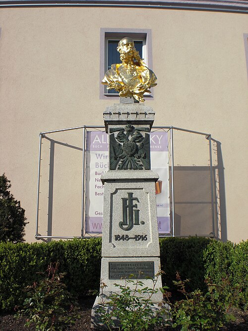 File:Kaiser-Franz-Josef-Denkmal Groß-Enzersdorf 20110420.jpg