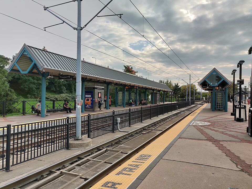 File:Liberty State Park HBLR Station.jpg