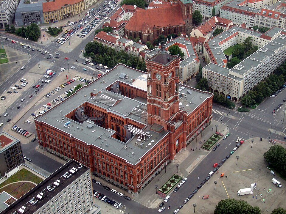 File:Rotes Rathaus vom Fernsehturm aus.jpg