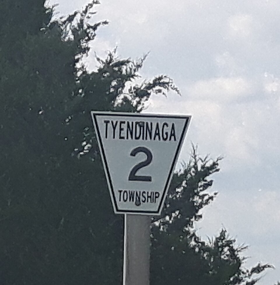 File:Tyendinaga Township Road 2 Shield.jpg