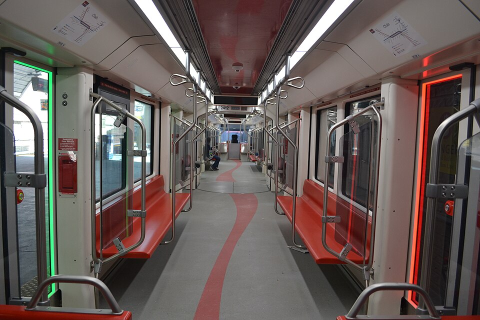 File:Calgary Transit S200 Interior.jpg