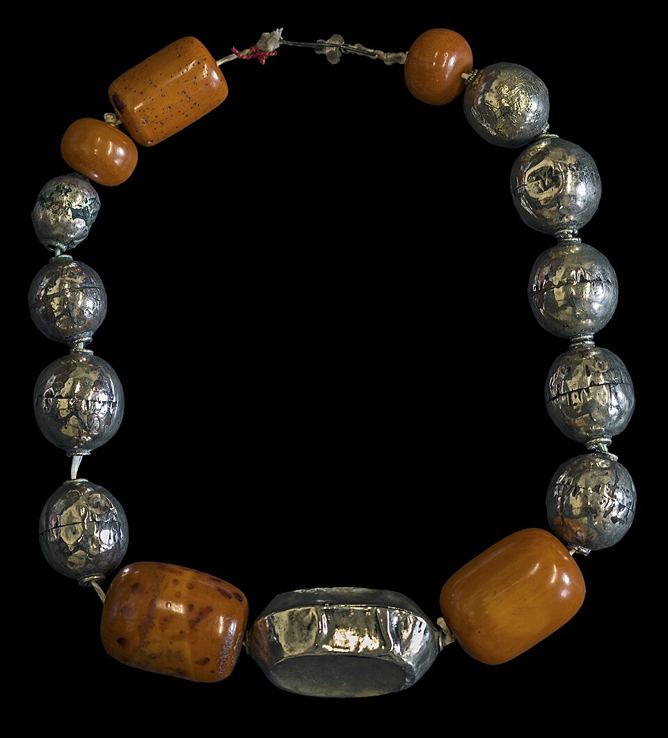 File:Collier MHNT ETH 2012 23 110.jpg