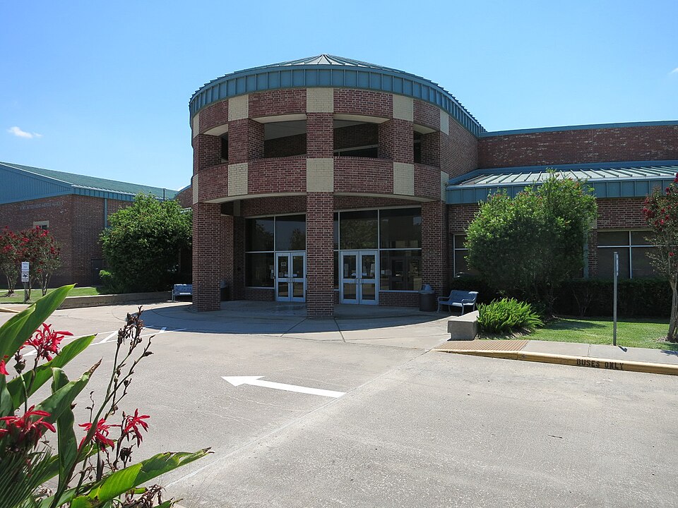 File:FBISD Fort Settlement Middle School.jpg