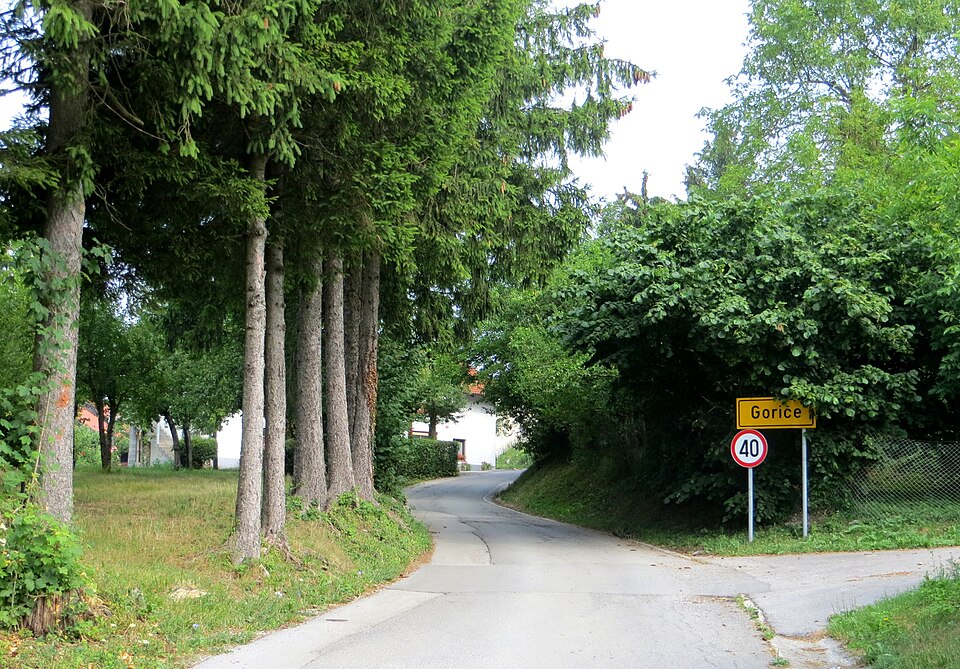 File:Gorice Postojna Slovenia.jpg