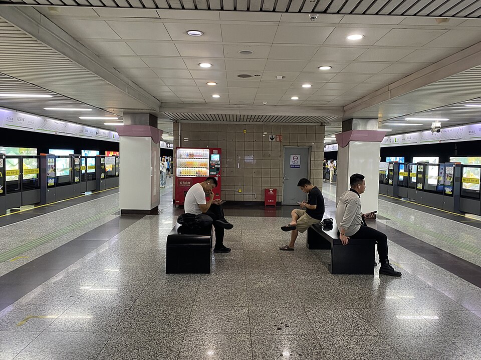 File:L02L14LuJiaZuiL02Platform(2).jpg