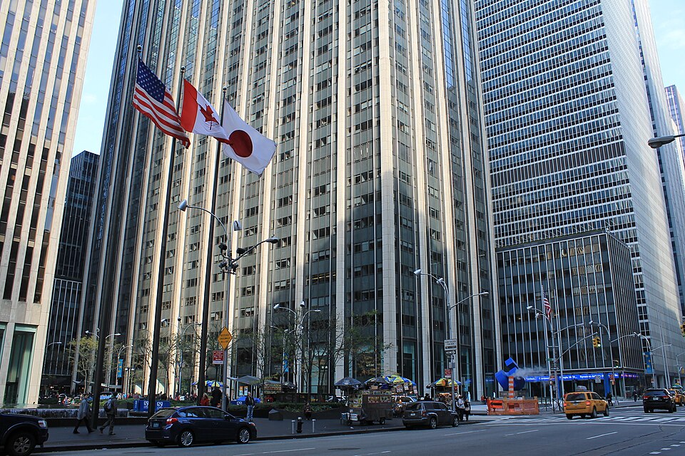 File:Sixth Avenue - panoramio (24).jpg