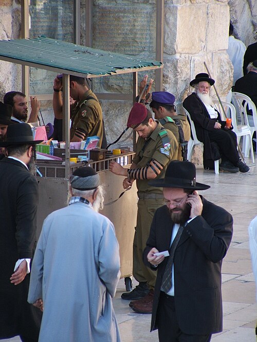 File:Soldiertefillinkotel.JPG