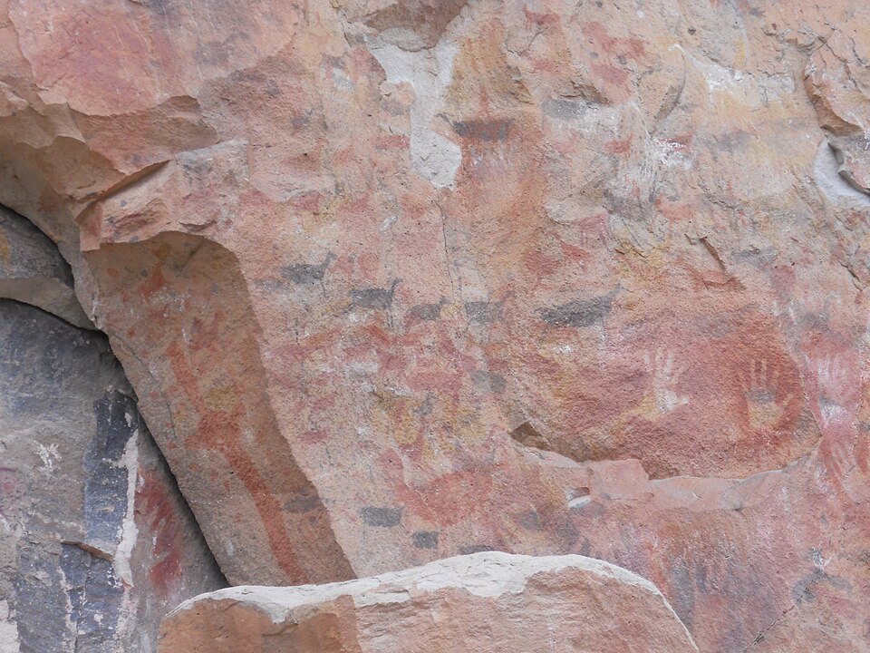 File:Cuevamanos3.JPG
