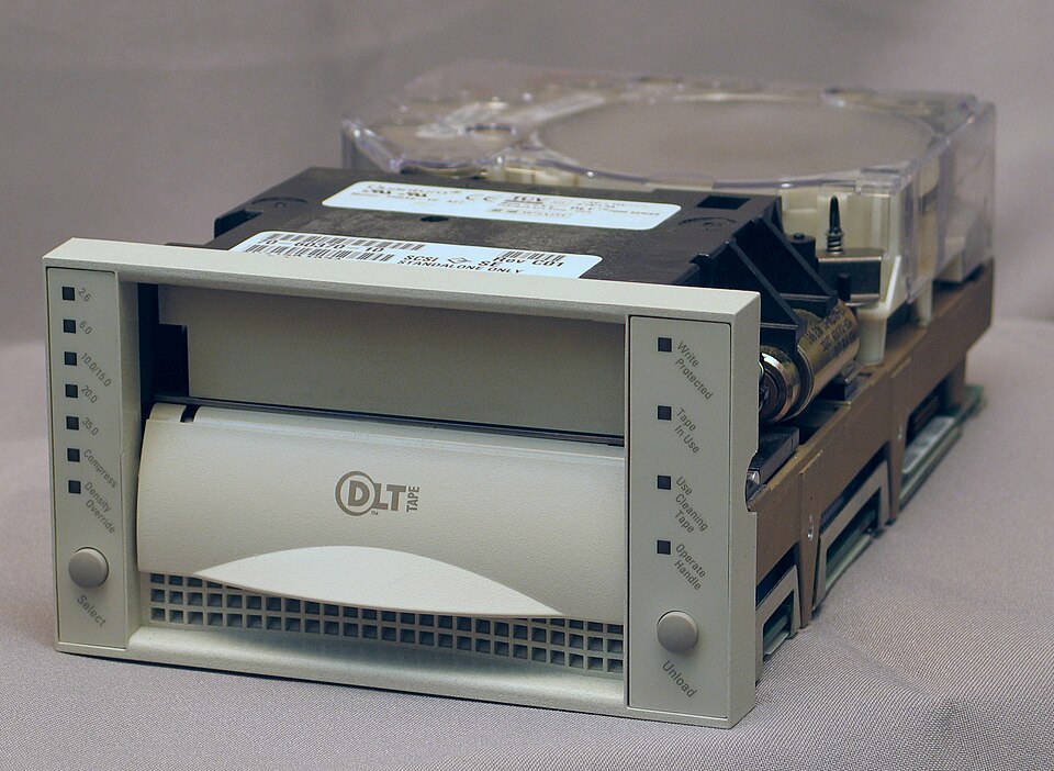 File:DLT7000internal-chtaube040728.jpg