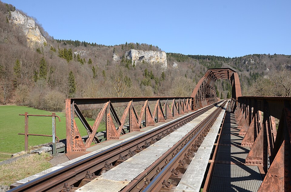 File:Eisenbahnbrücke Fridingen, Donau (2018).jpg
