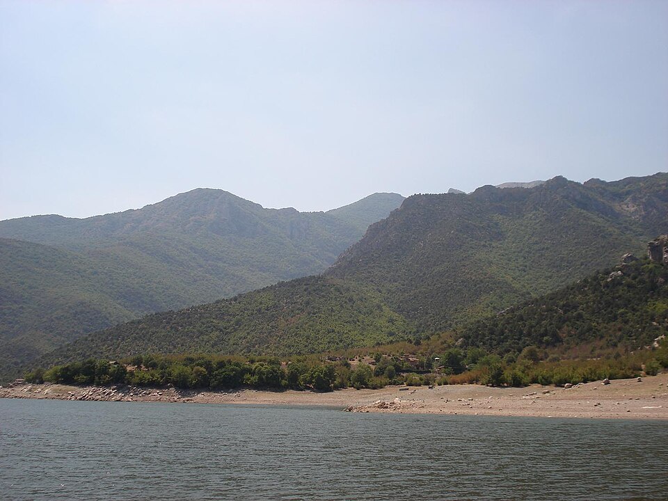 File:Lake Tikves coast.JPG