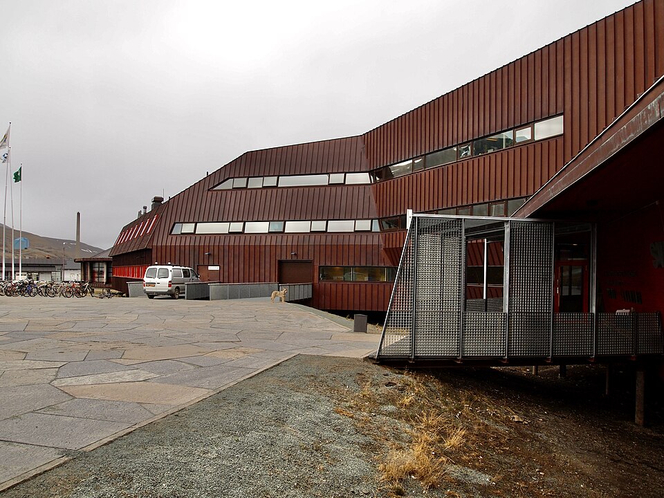 File:Svalbard Museum outside.jpg