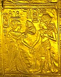 Ankhesenamun offering flowers to Tutankhamun