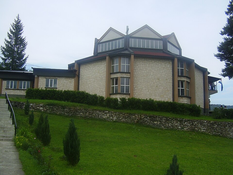 File:Crkva na Humcu.JPG