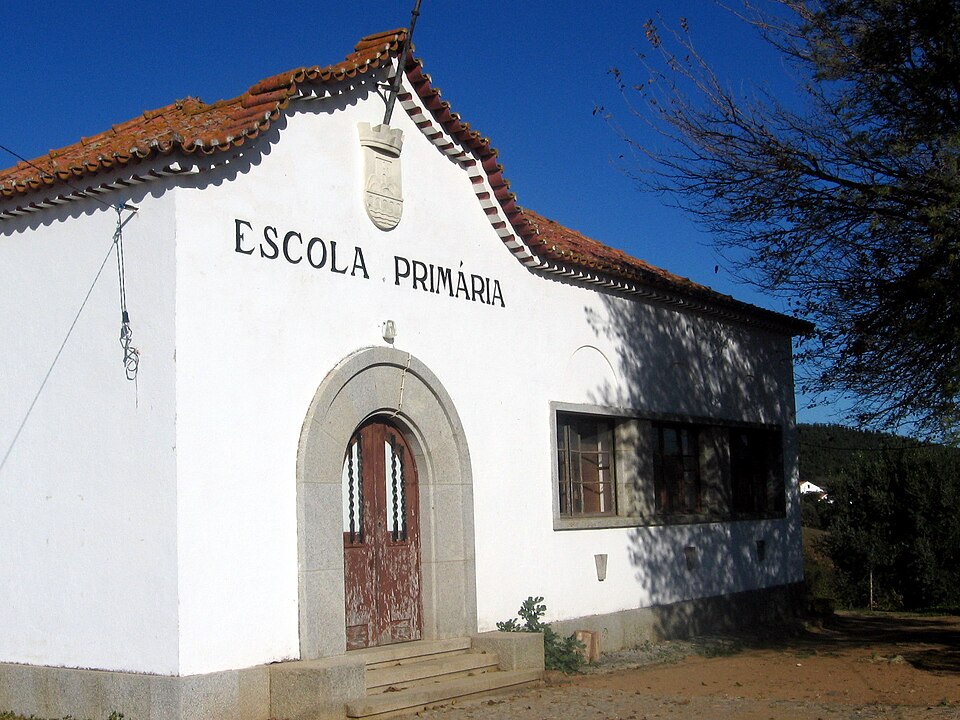 File:EscolaPrimaria.JPG