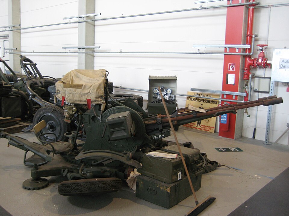 File:Fla-Kanone 23-2 (Zu 23).JPG