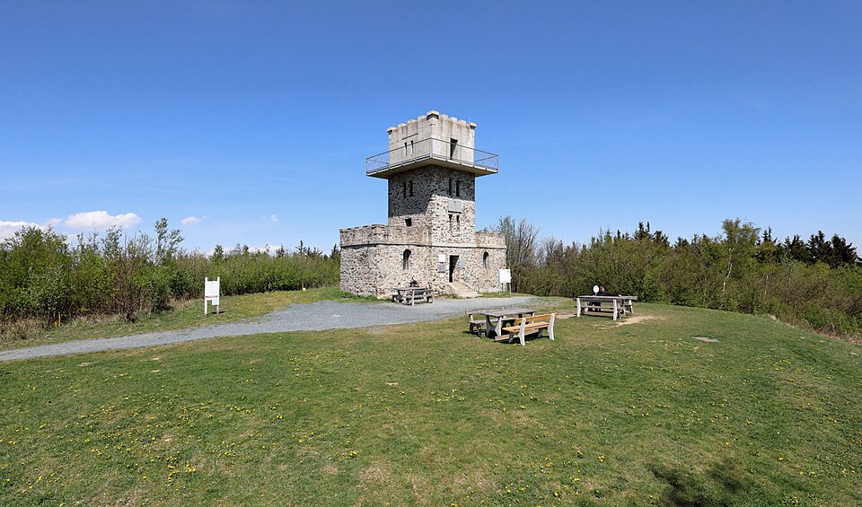 File:Geschriebenstein - Gipfelplateau.JPG