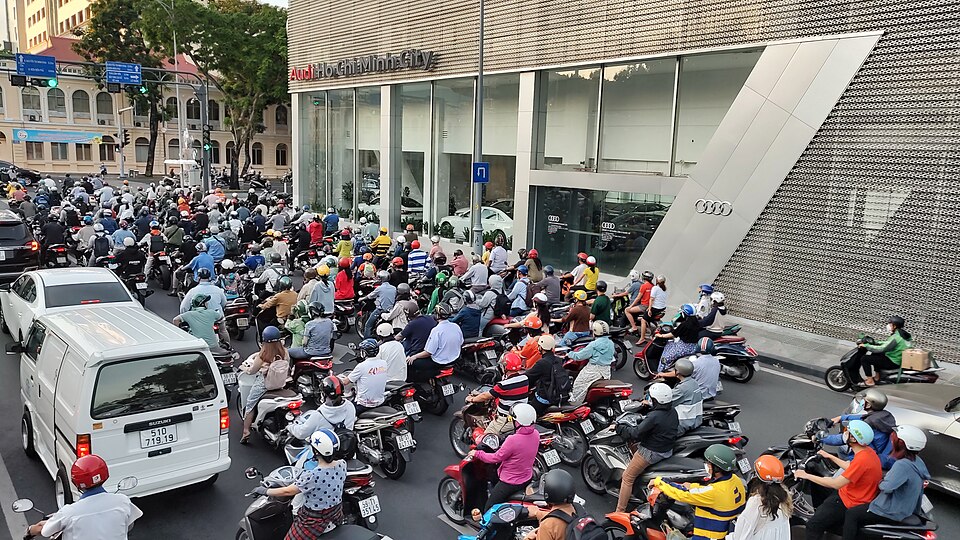 File:Ton Duc Thang Boulevard, Saigon (53175235174).jpg