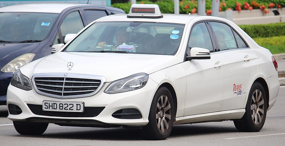 File:TransCab LimoCab Mercedes-Benz E 220 CDI.jpg
