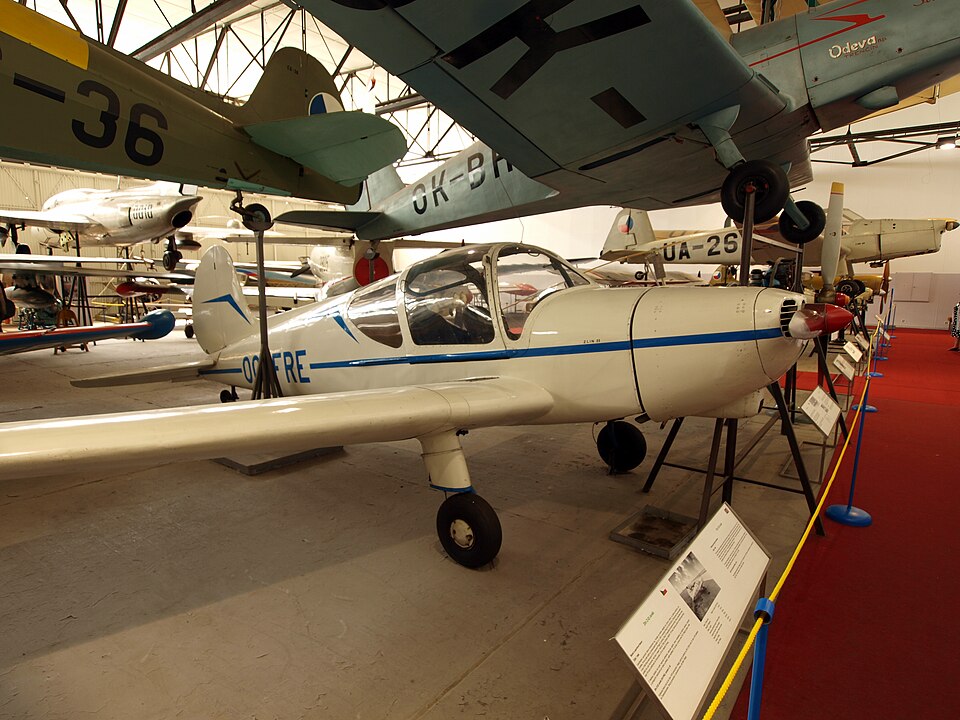 File:Zlin Z-22 Junák (OO-FRE) pic1.JPG