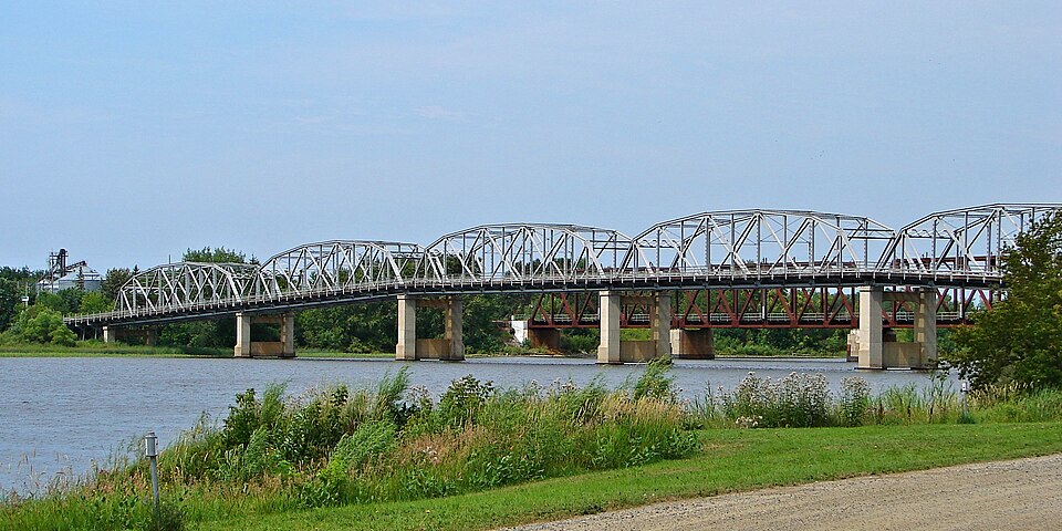 File:Baudette-Rainy River Bridge.JPG
