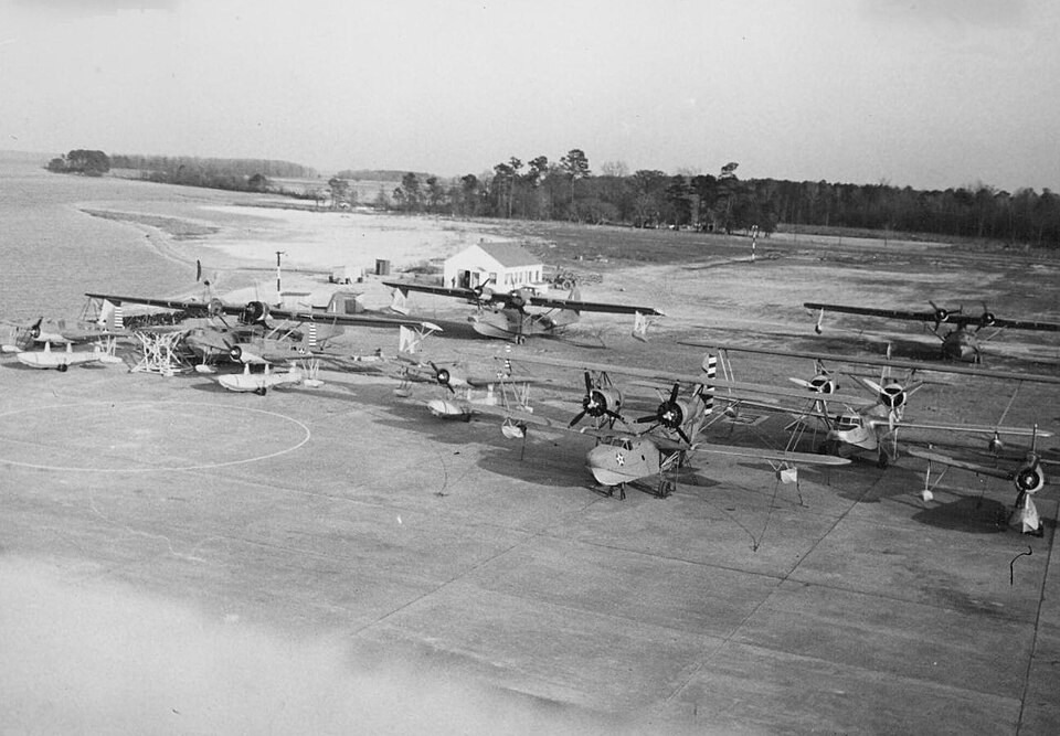 File:CGAS Elisabeth City floatplanes 1942.jpg