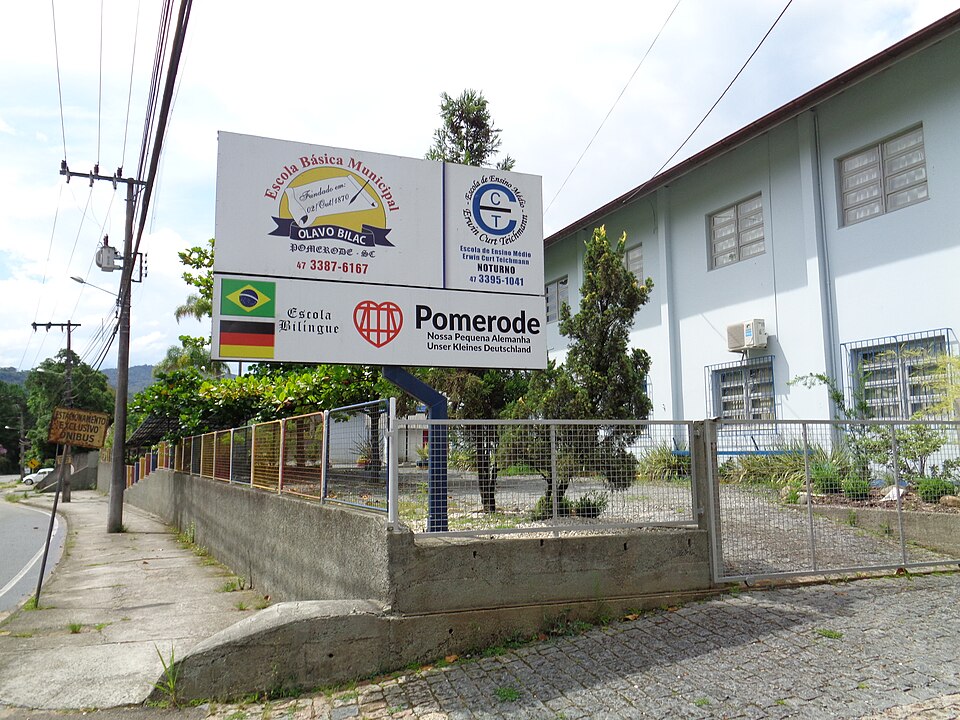 File:Escolabilingue.jpg