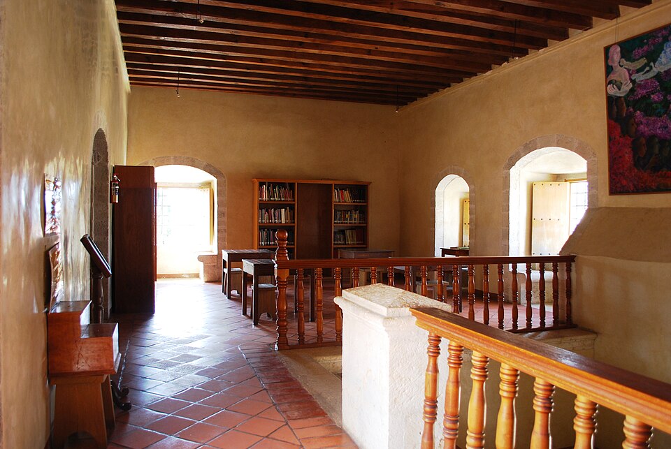 File:HallOcotlanLibrary.JPG