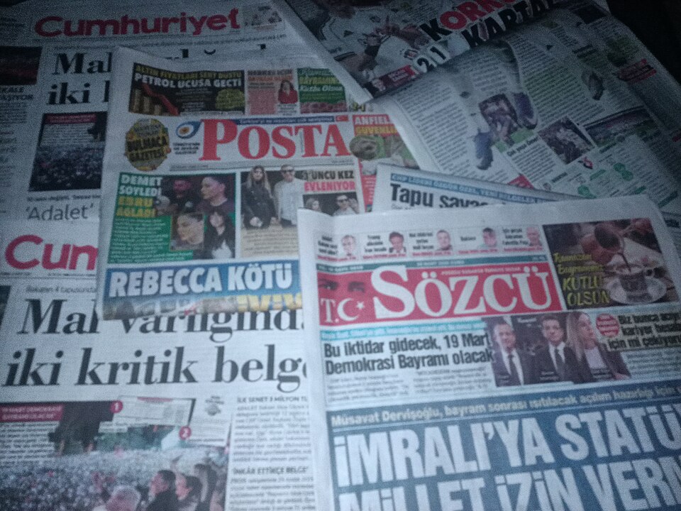 File:Newspapers in Turkey.jpg